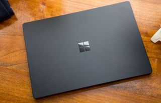 surface laptop 2 closed