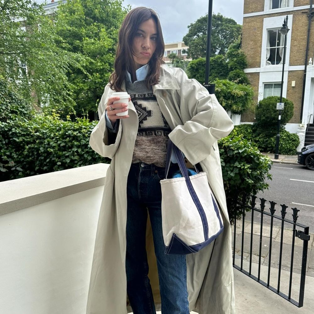 Alexa Chung Wore the Canvas Bag Trend That’s All Over Zara and H&M