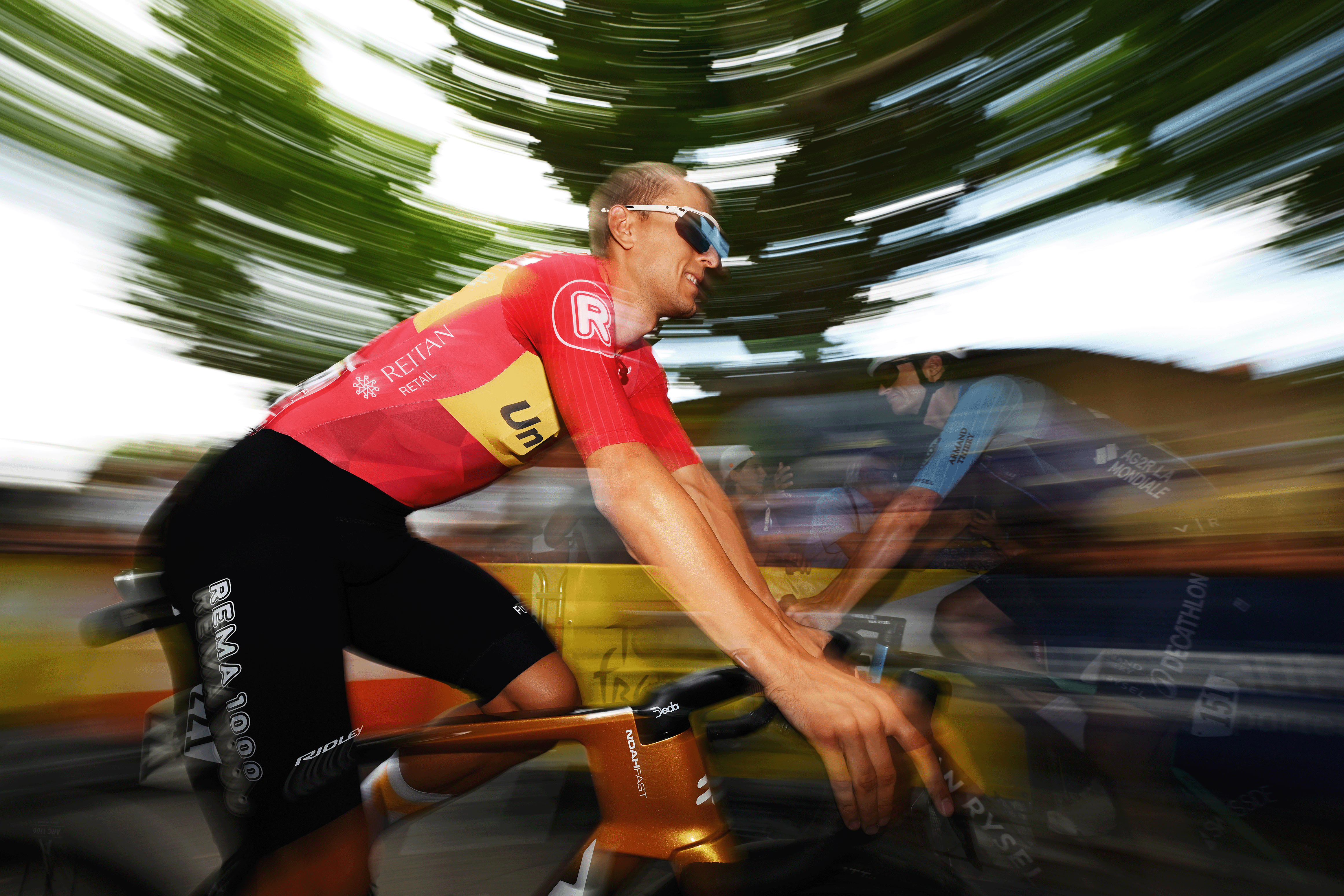 BOLLENE, FRANÇA - 23 DE JULHO: Tobias Halland Johannessen da Noruega e a equipe Uno-X Mobility antes do 112º Tour de France 2025, Etapa 17, 160,4 km de Bollene a Valence / #UCIWT / em 23 de julho de 2025 em Bollene, França. (Foto de Dario Belingheri/Getty Images)