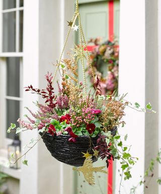 Christmas door decor ideas with hanging basket and ribbon