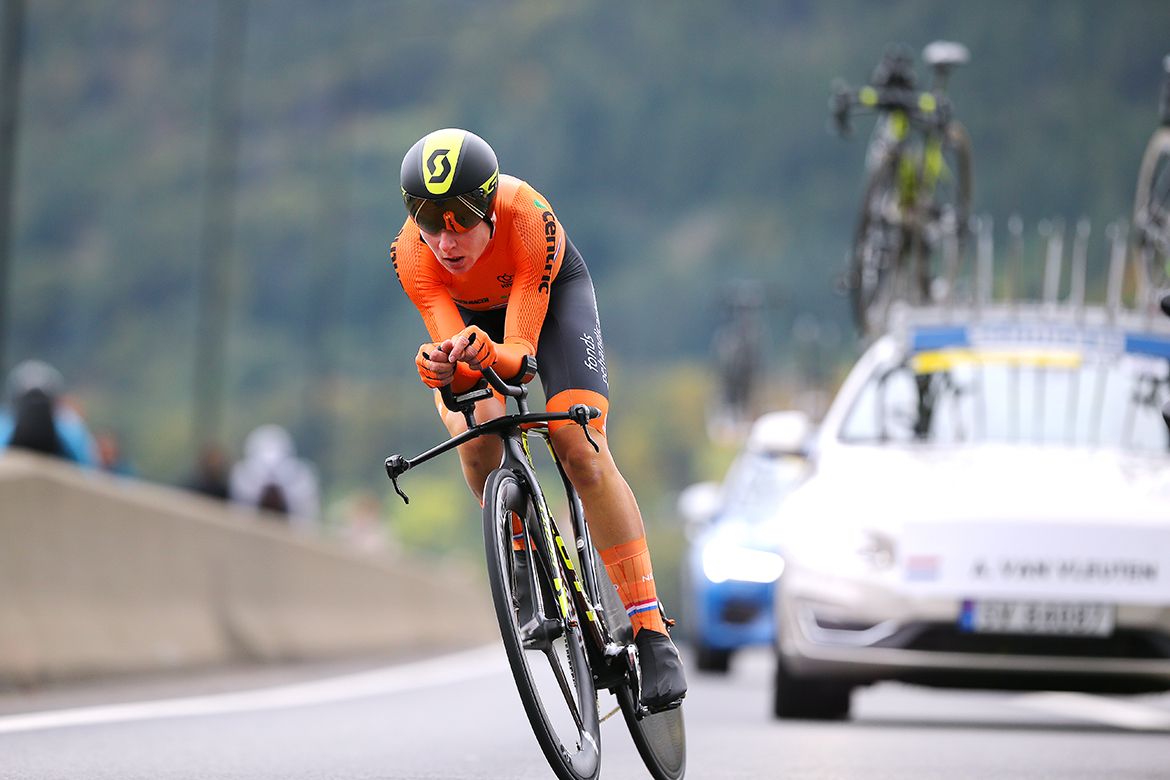Annemiek van Vleuten on her way to the gold medal