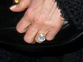 Jennifer Aniston engagement ring picture