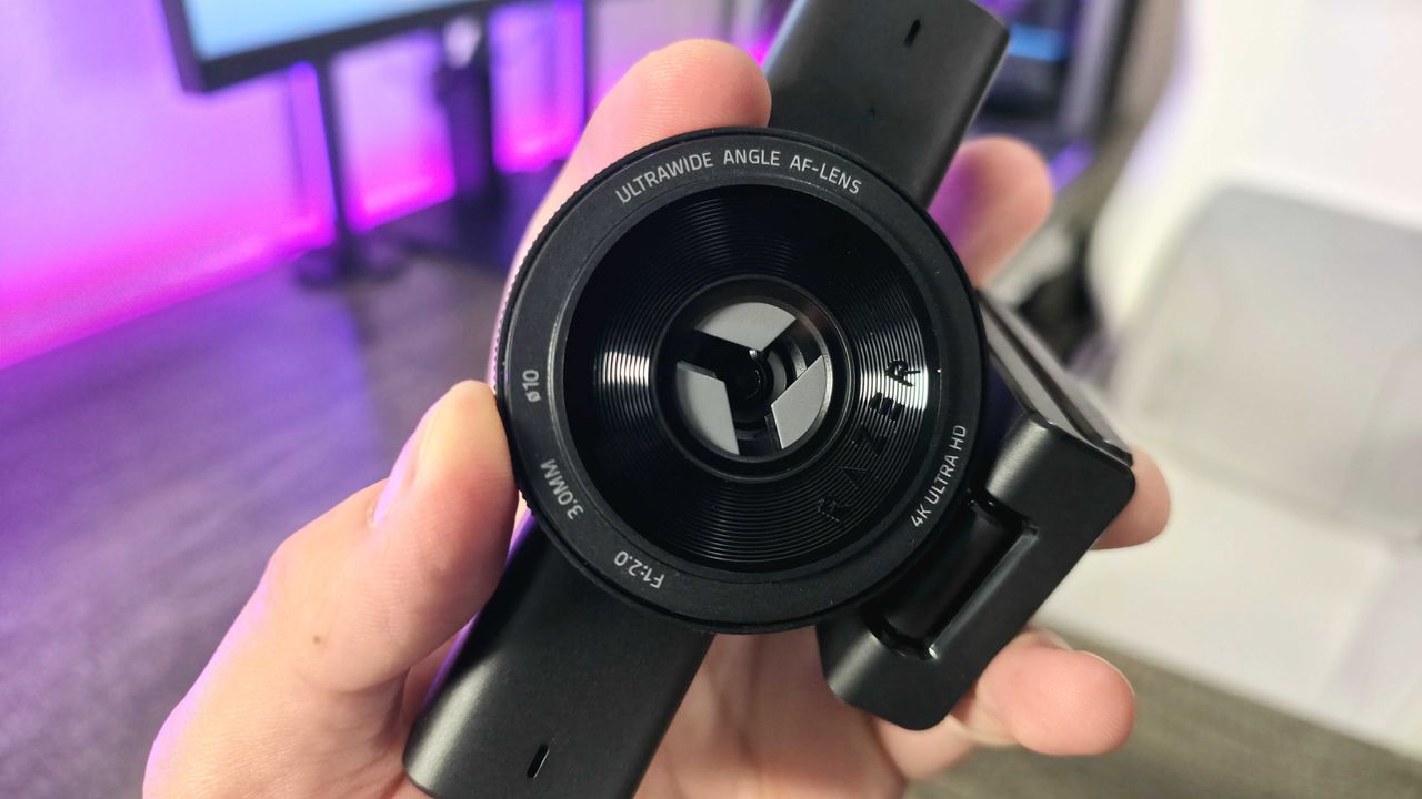 Image of the Razer Kiyo V2 webcam.