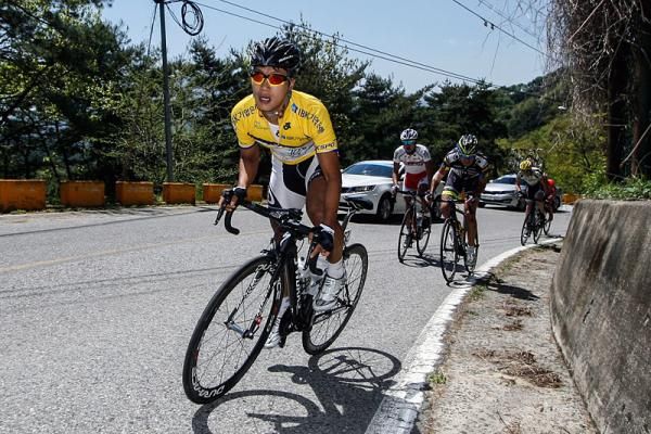 Race leader Chan Jae Jang (Terengganu Cycling Team)
