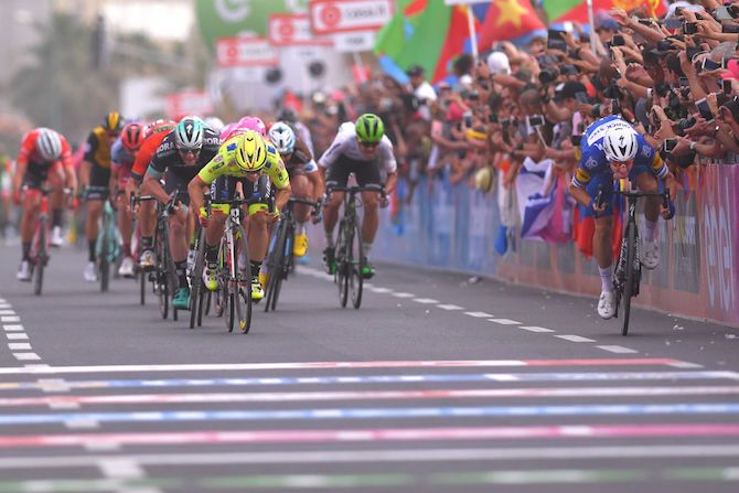 Elia Viviani (Quick-Step) sprints to victory on stage 2 of the Giro in Tel Aviv