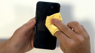 How to clean your iphone screen