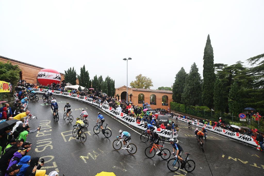 SAN LUCA ITALY OCTOBER 05 A general view of the peloton compete climbing to the Sanctuary of Our Lady of San Luca during the 107th Giro dellEmilia 2024 a 2153km one day race from Vignola to Bologna San Luca 267m on October 05 2024 in San Luca Italy Photo by Dario BelingheriGetty Images