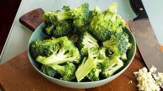 Foods to never cook in a blender: broccoli
