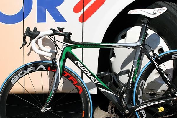Robbie McEwen's Davitamon-Lotto Ridley Noah.