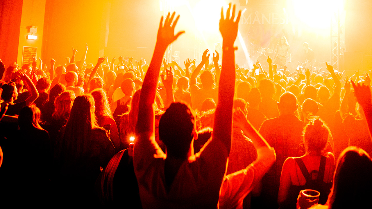 Scientists enlist live music fans for coronavirus experiment | Louder