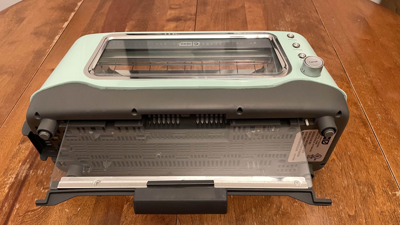 DASH Clear View Toaster glass viewer latch