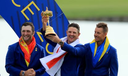Justin Rose lifts the Ryder Cup in 2018