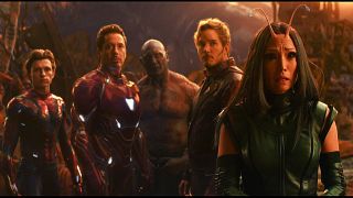 Spider-Man, Iron Man, Drax, Star-Lord und Mantis starren Thanos in Avengers: Infinity War an