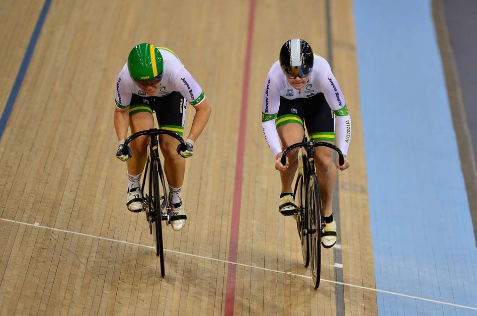 Anna Meares and Stephanie Morton sprint against each other