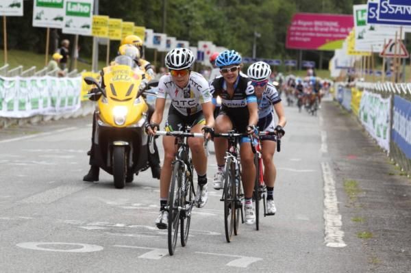 An acceleration by Evelyn Stevens (HTC-HighRoad), Sharon Laws (Garmin-Cervelo) and Erinne Willock (Tibco) woke things up
