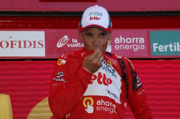 The taste of victory. Philippe Gilbert (Omega Pharma-Lotto) samples the red jersey.