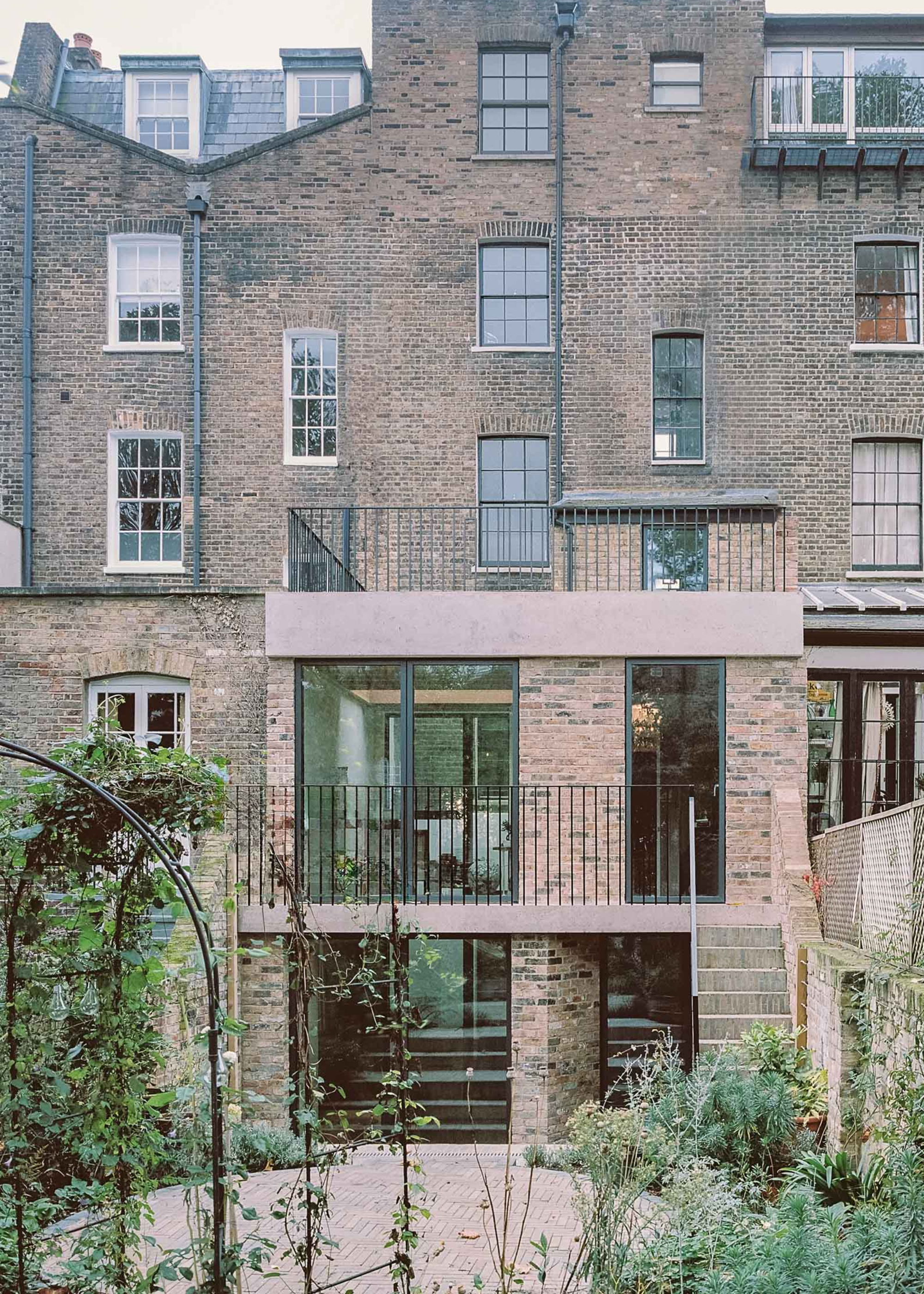 double storey extension at the back of a georgian townhouse in regents park