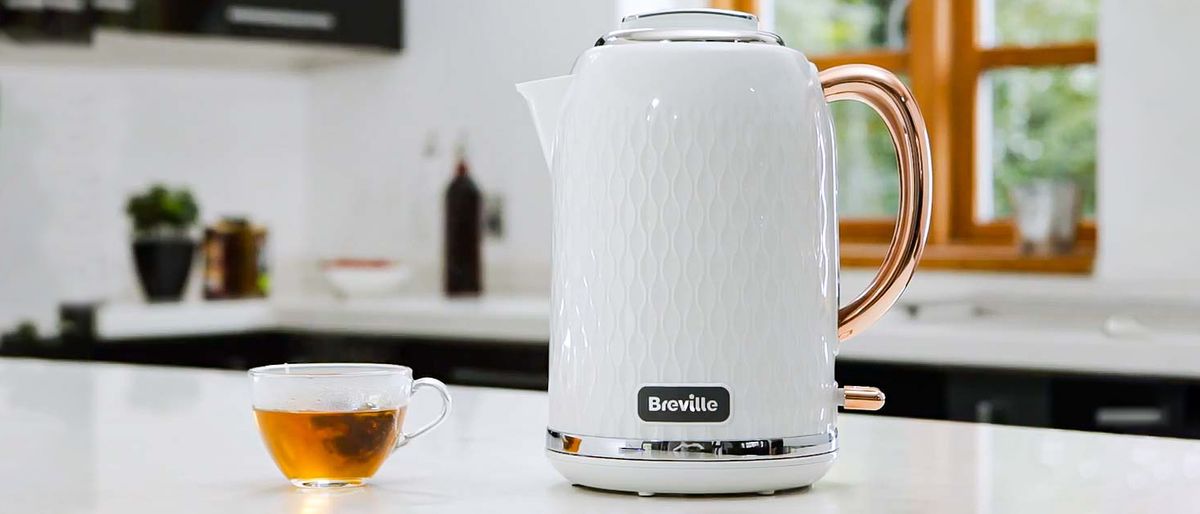 Breville Curve Kettle on kitchen counter