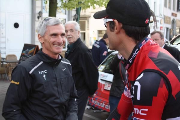 Allan Peiper congratulates George Hincapie (BMC) on his showing in Sunday's Tour of Flanders.