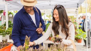 couple at farmers market