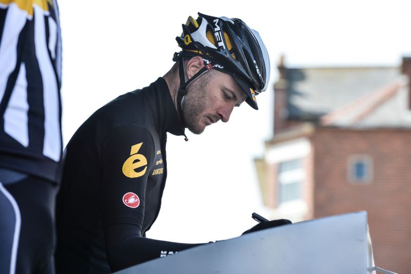 Steve Cummings signs on