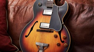 This 1959 Gibson ES-175D has 50s-style plain-top flared-base ‘bonnet’ knobs and an amber-hued Catalin switch tip