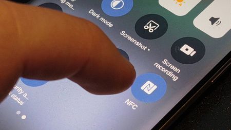 A battery-saving setting shown on a Realme GT5 Pro.