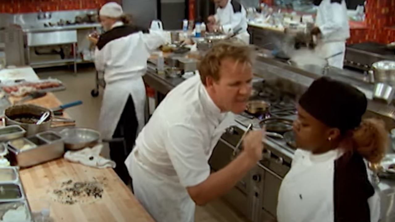 Gordonas ir juodi švarkai „Hell's Kitchen“.
