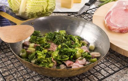 Savoy cabbage with bacon and garlic