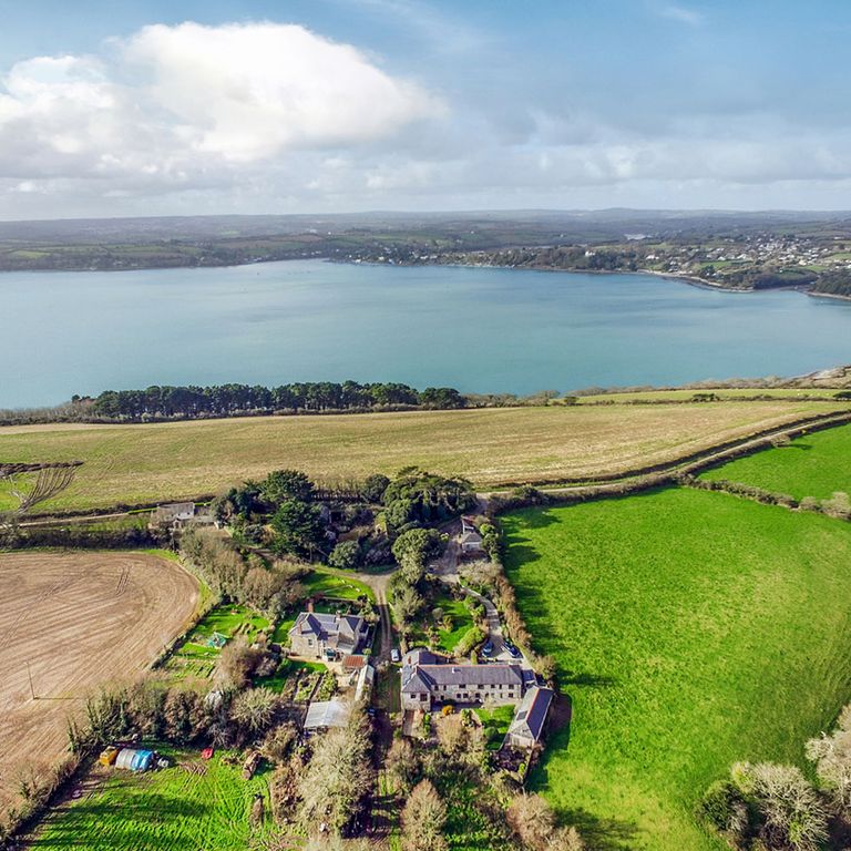 Take a wander around picturesque Roundhouse Barn in Cornwall | Ideal Home