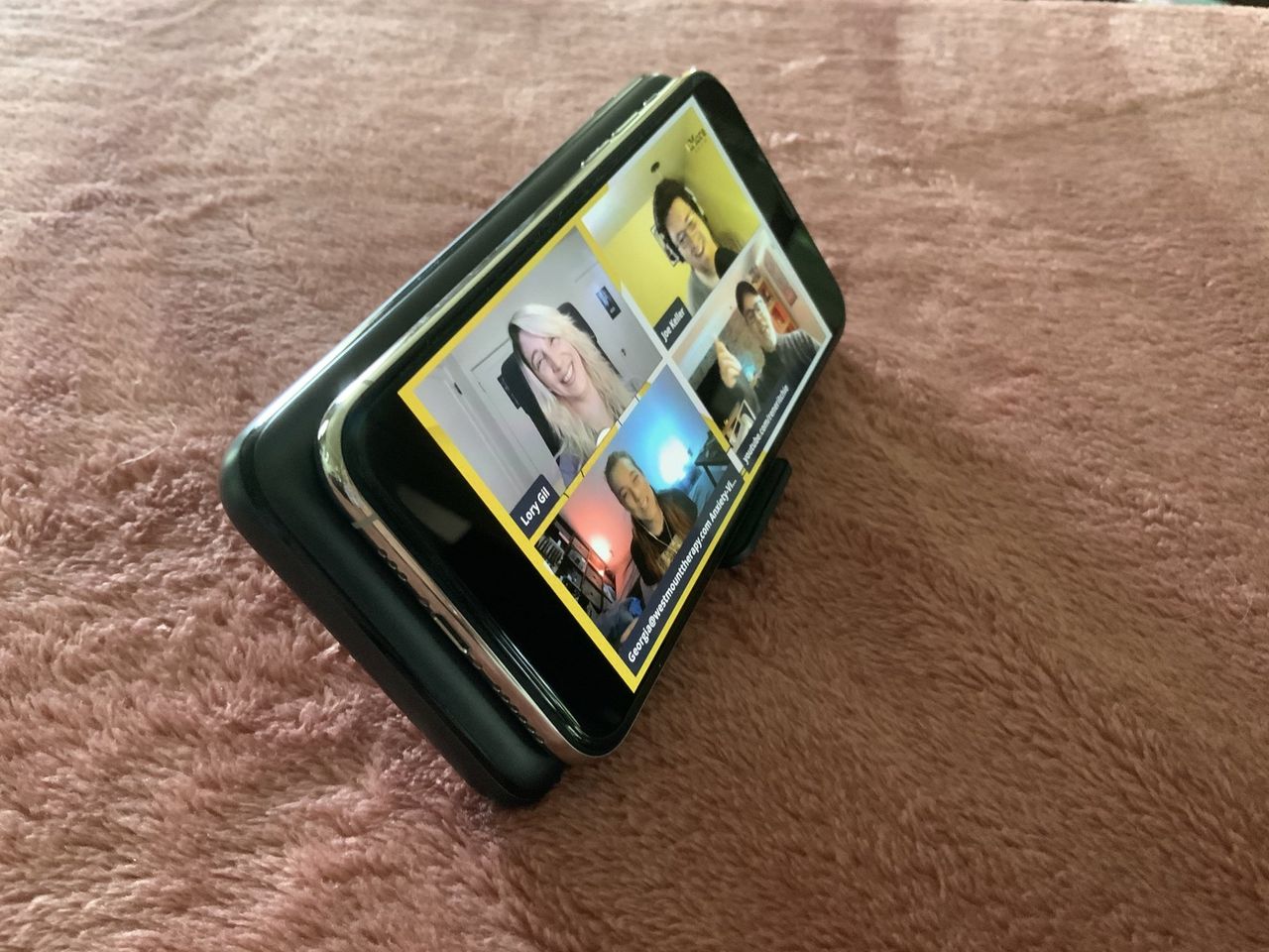 Aukey Wireless Charging Power Bank Stand
