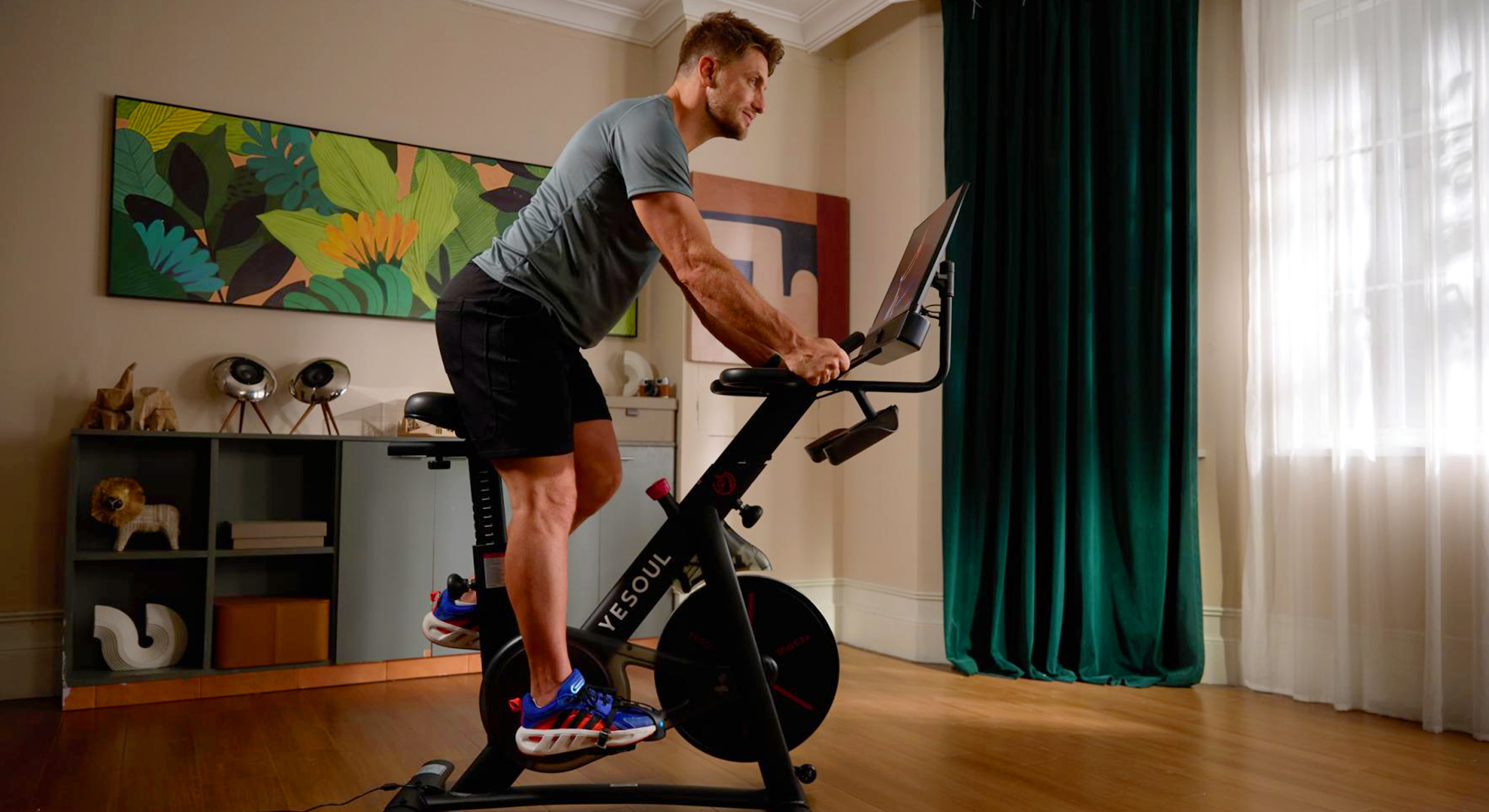 A man riding a Yesoul G1M Plus