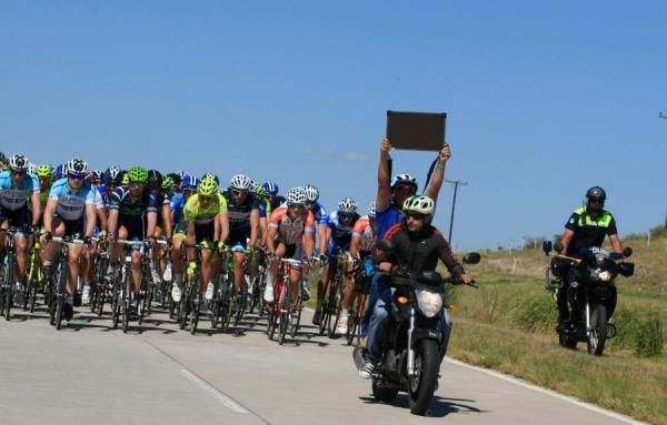 One of the race motorbikes relays the time gap to the field.
