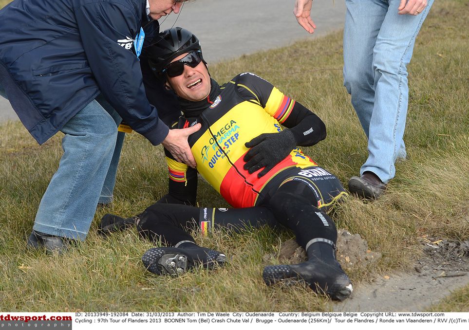 Boonen crashes out of the 2013 Tour of Flanders