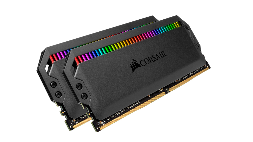 To Corsair Dominator Platinum RGB mot hvit bakgrunn