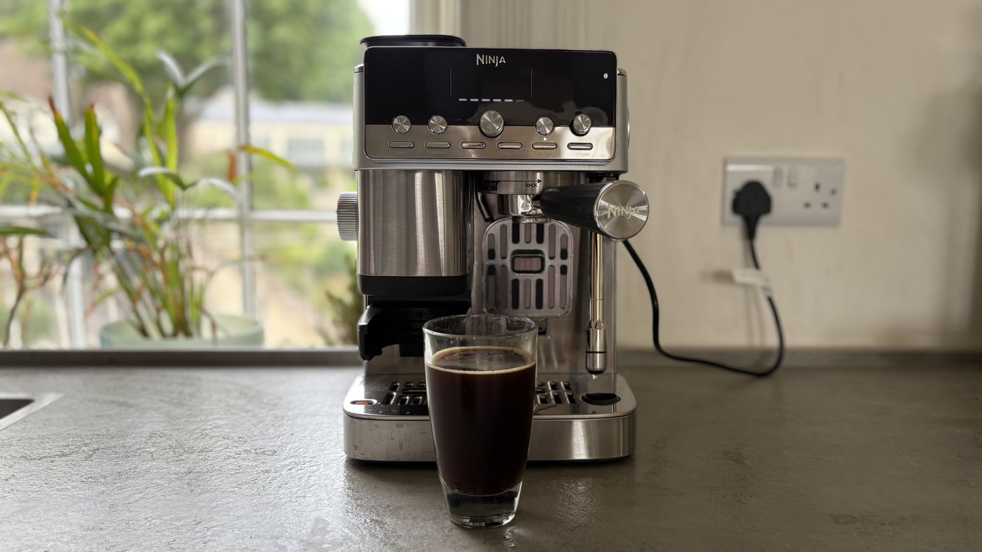 Making coffee in the Ninja Luxe Caf&amp;eacute; Mini Plus Espresso Machine