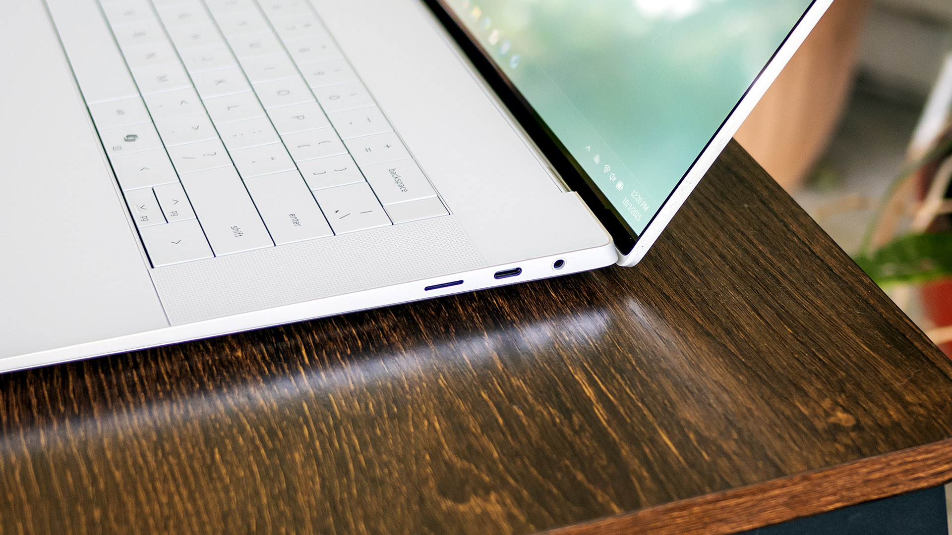 Dell 16 Premium (DA16250)