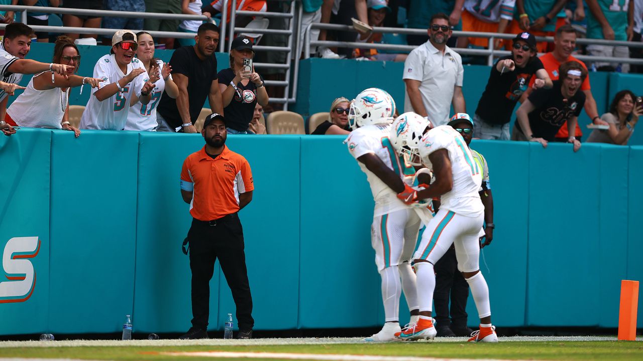 Miami Dolphins wide receiver Tyreek Hill recreates pre-game handcuffing after 80-yard touchdown