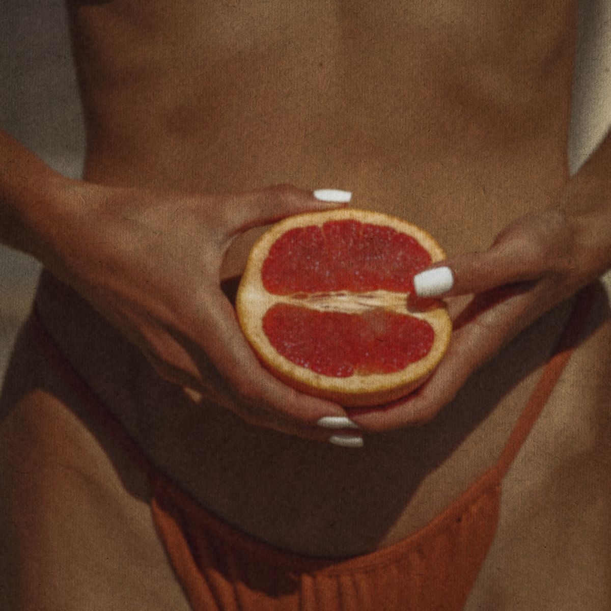 A Gynaecologist Explains Why Your Cycle Feels More Difficult During a Heatwave—And How to Make It a Bit More Bearable
