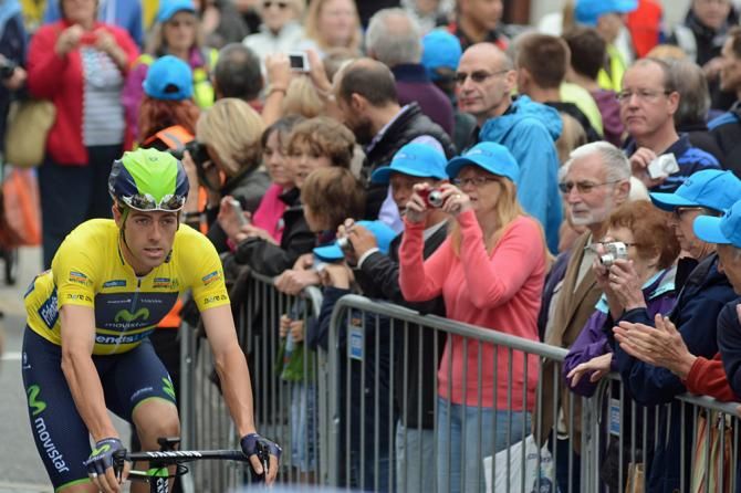 Alex Dowsett riders to sign in at the Tour of Britain