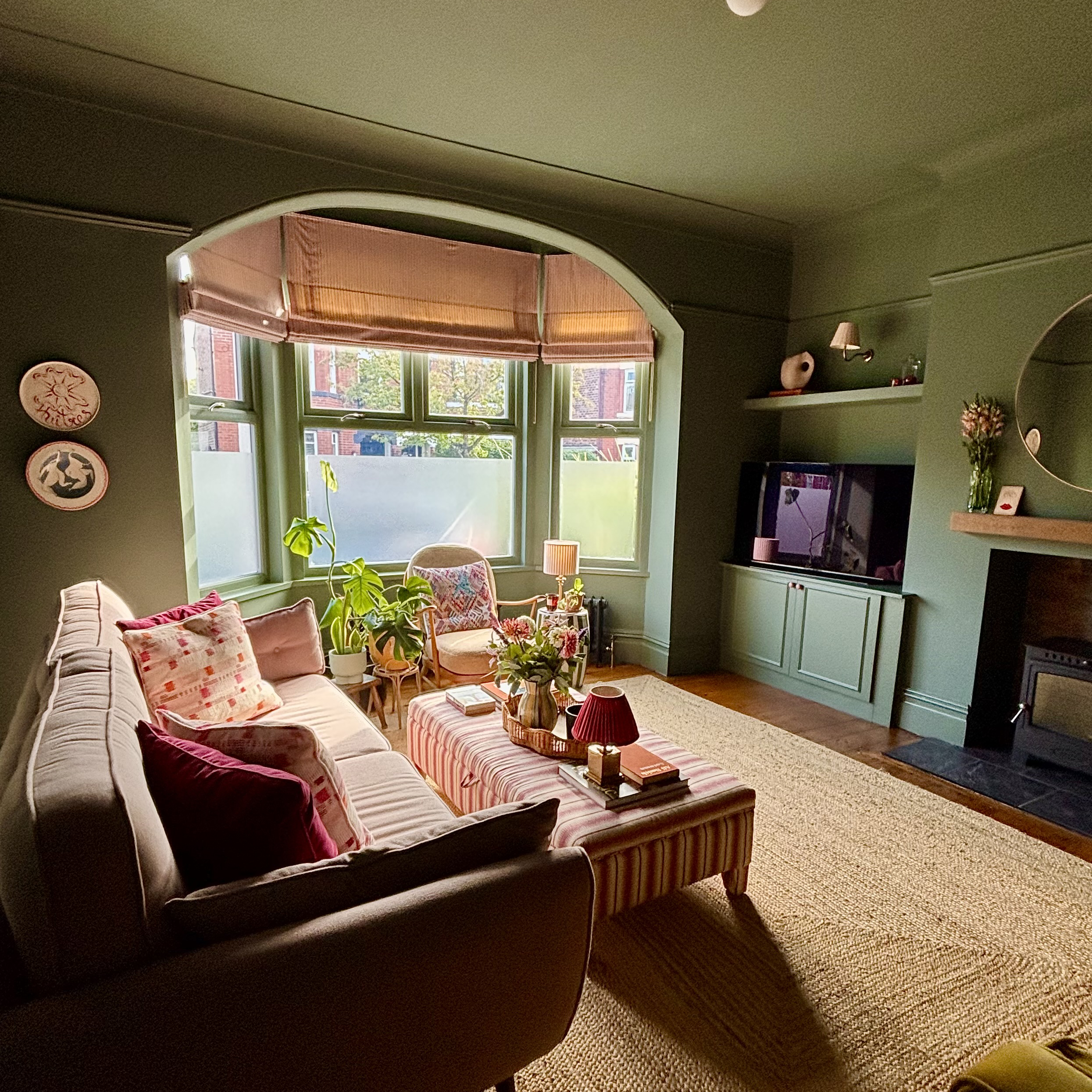 green living room with vintage cushions on the sofa