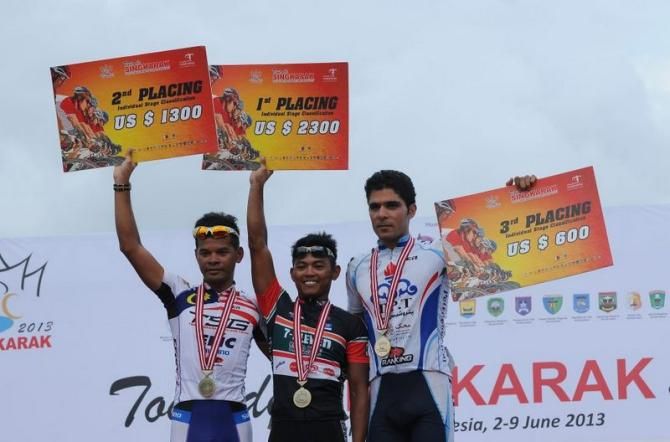 The Stage 6 podium: Mohd. Zamri Saleh (Terengganu Cycling Team), Ronnel Hualda (Team 7 ElevenPresented by Roadbike Philippines), and Hossein Nateghi (Tabriz Petrochemical Team)