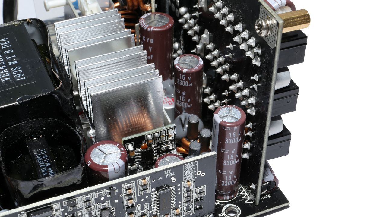Antec Signature Titanium 1000W Filtering caps