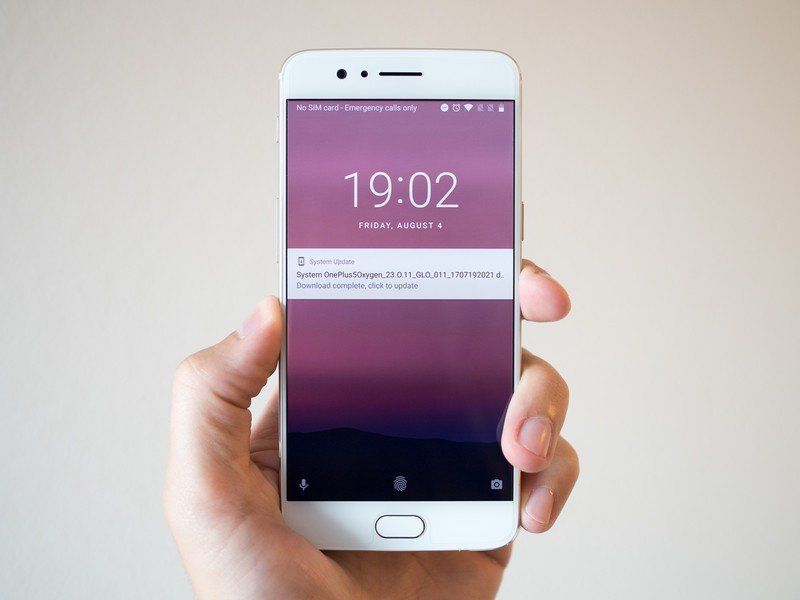OnePlus 5 in soft gold