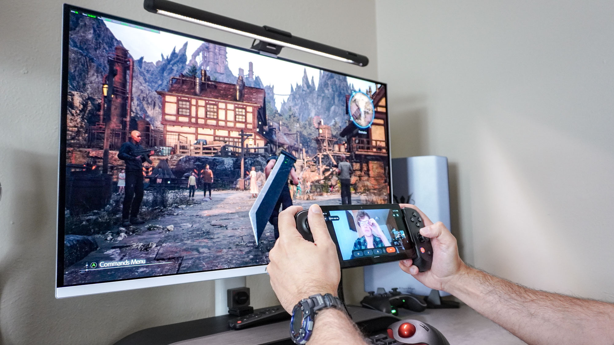 Using the Backbone Pro to play in Wireless Mode on PC while in a video call on a phone with the controller attached