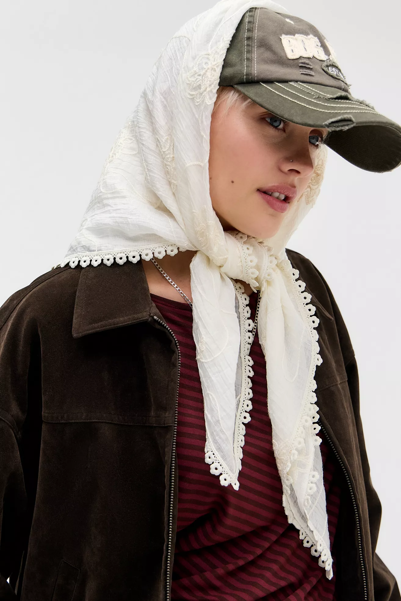 Uo Appliqu&amp;eacute; Floral Scarf