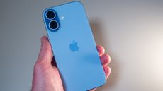 Apple iPhone 17 in Mist Blue