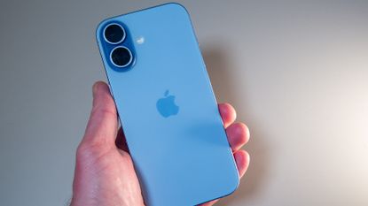 Apple iPhone 17 in Mist Blue