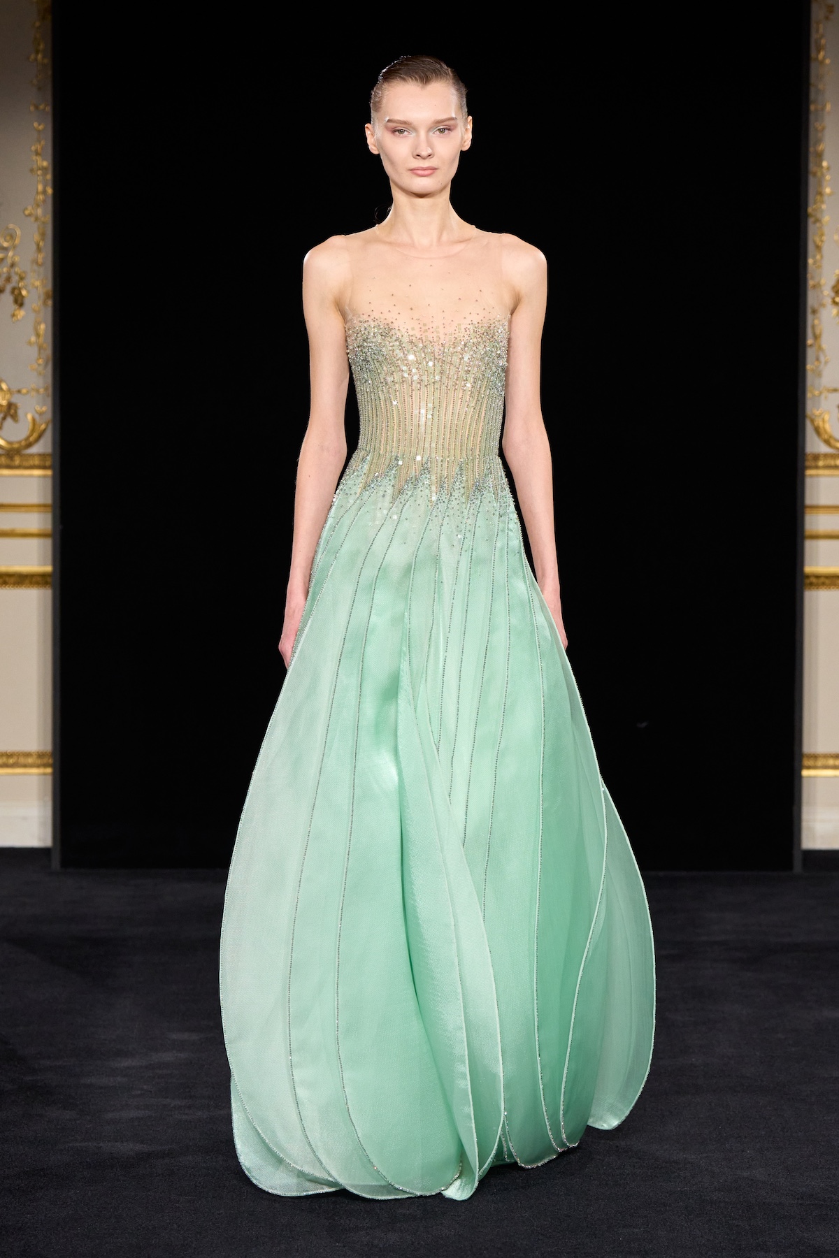 Giorgio Armani Prive&amp;#768; S/S2026 runway