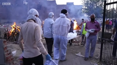 India cremates COVID-19 victims